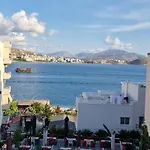 Aldo's Apartments-beachfront Retreat *