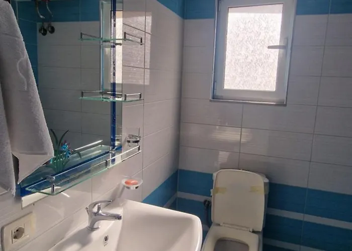 Aldo's Apartments-beachfront Retreat *