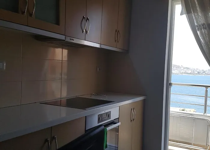 Aldo's Apartments-beachfront Retreat Sarandë