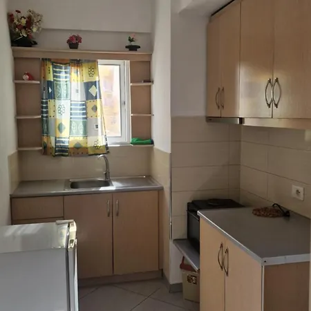 Aldo's Apartments-beachfront Retreat *