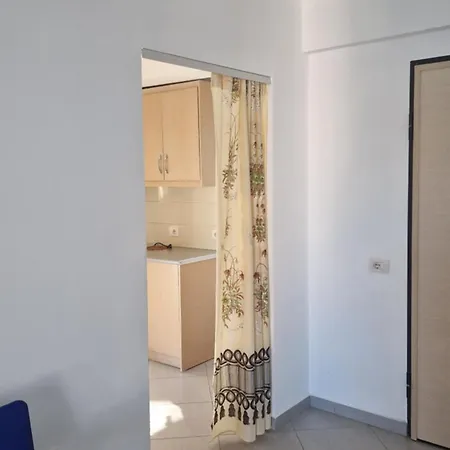 Daire Aldo's Apartments-beachfront Retreat *