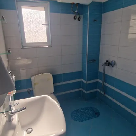 Daire Aldo's Apartments-beachfront Retreat Saranda