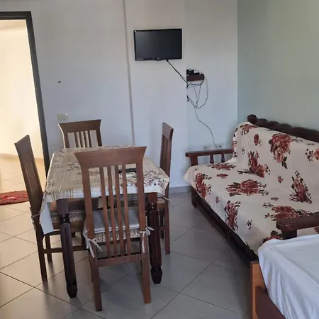 Daire Aldo's Apartments-beachfront Retreat *