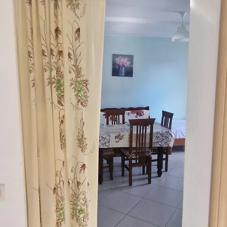 Daire Aldo's Apartments-beachfront Retreat Saranda