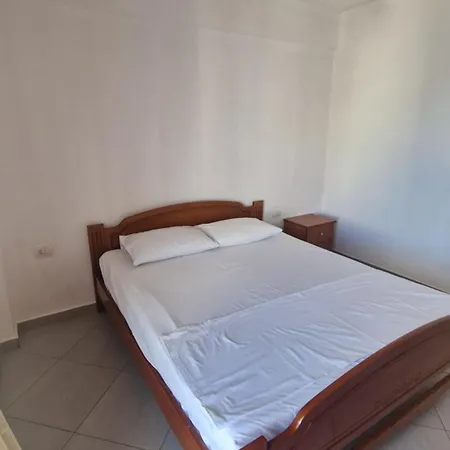 Aldo's Apartments-beachfront Retreat Daire