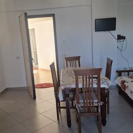 Daire Aldo's Apartments-beachfront Retreat *