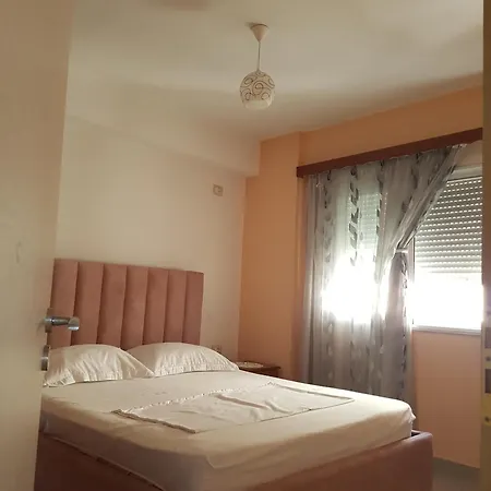 Daire Aldo's Apartments-beachfront Retreat *