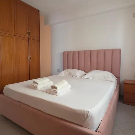 Aldo's Apartments-beachfront Retreat *