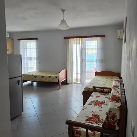 Aldo's Apartments-beachfront Retreat