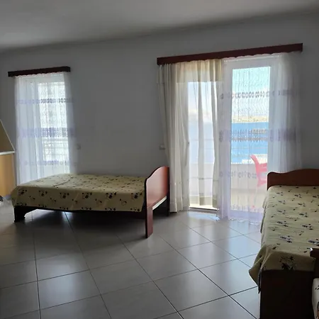Daire Aldo's Apartments-beachfront Retreat Saranda