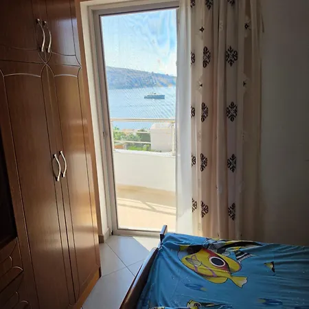 Aldo's Apartments-beachfront Retreat Daire
