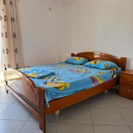 Aldo's Apartments-beachfront Retreat Daire