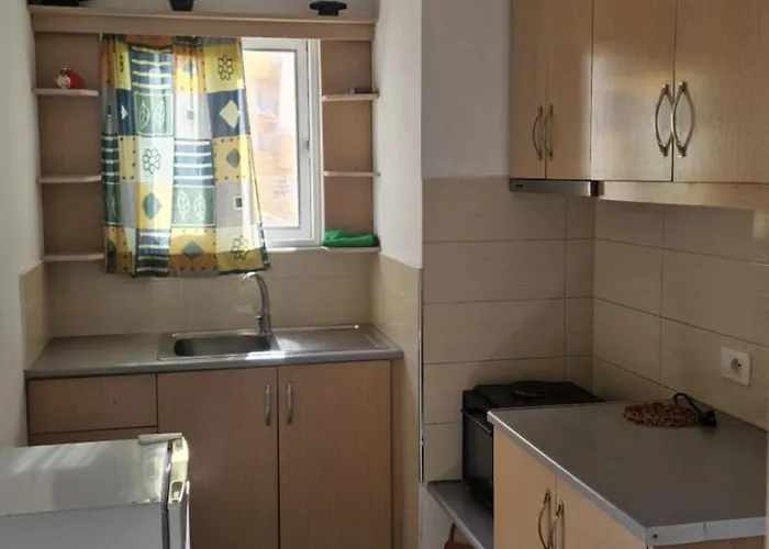 Aldo's Apartments-beachfront Retreat *